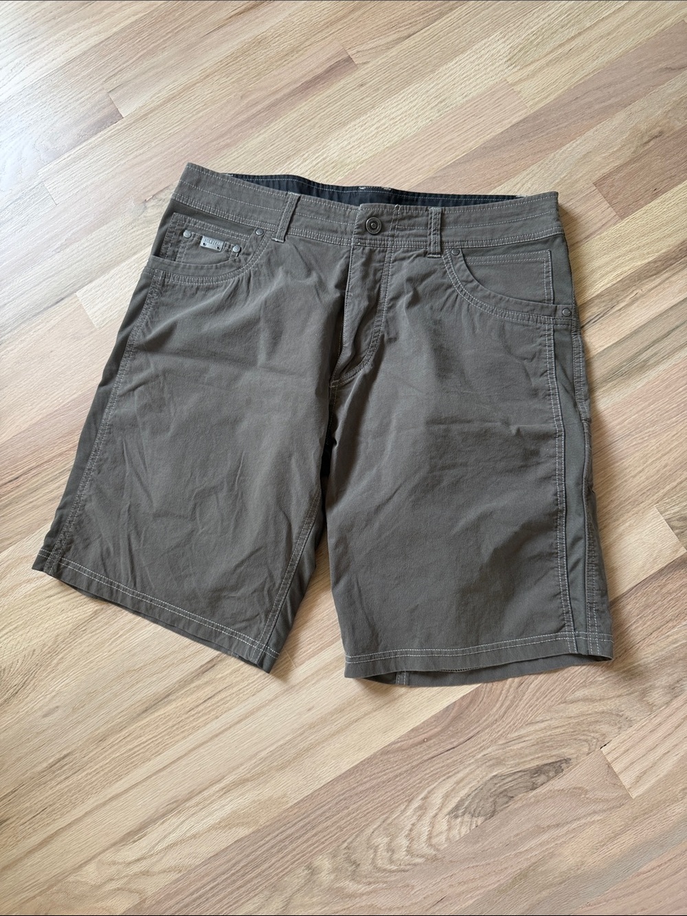 Kuhl 10” Inseam Men’s Shorts Size 35 Gray Green Taupe Hiking Trek Outdoor